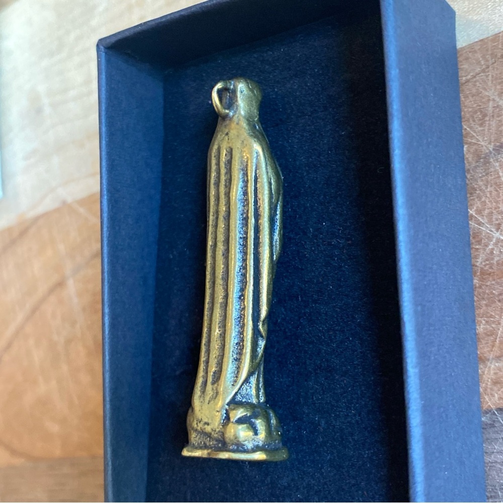 2” Small Vintage Style Brass Figurine of the Virgin Mary with Key Chain Loop - Picture 5 of 9
